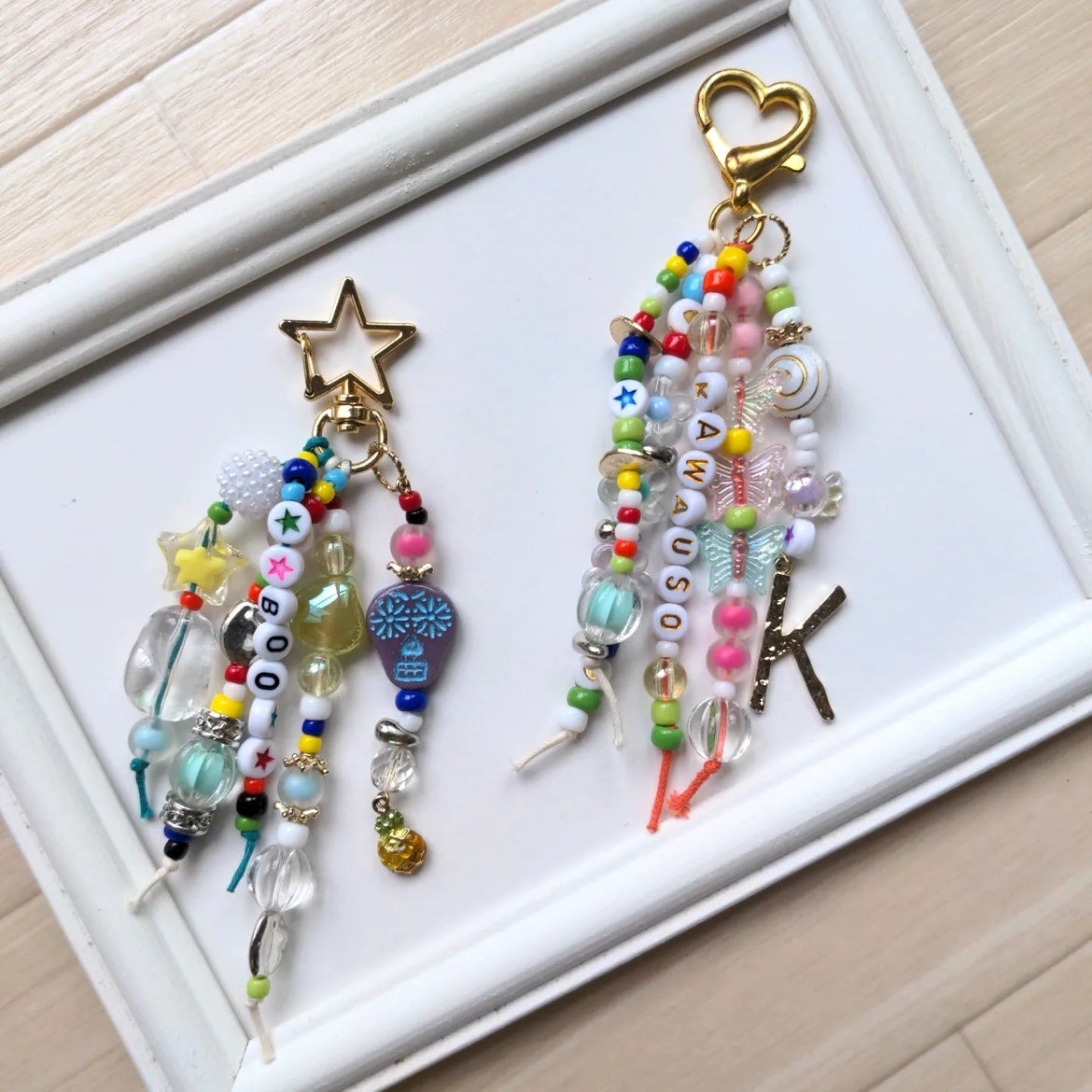 ビーズ手作りDIY携帯ストラップキーホルダー材料アクセサリー 工具なしでできるビーズキーホルダーの作り方🎀, 材料はダイソーとセリアで揃うよ✨,簡単に作れちゃうから, 不器用さんはこの方法を試してみてね👼🏻, 詳しくは動画をチェック✓,ビーズキーホルダー