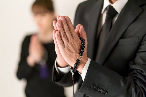 孫が贈る、祖父母の葬式でのお別れの言葉例文 20代・30代・40代など年代別に解説プレゼントコレクション PRECOLLE by IECOLLE