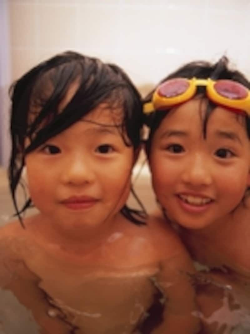 袖あき腕を通せるラップタオル プールタオル バスタオル 巻きタオル まきタオル 大判タオル 80cm 綿100% キッズ 女の子 女子 女児 子ども子供 こども ジュニア 小学生 中学生 小学校 中学校 保育園 幼稚園 水泳 スイミング ビーチ 海 お着換え お風呂上がり 海水浴 夏