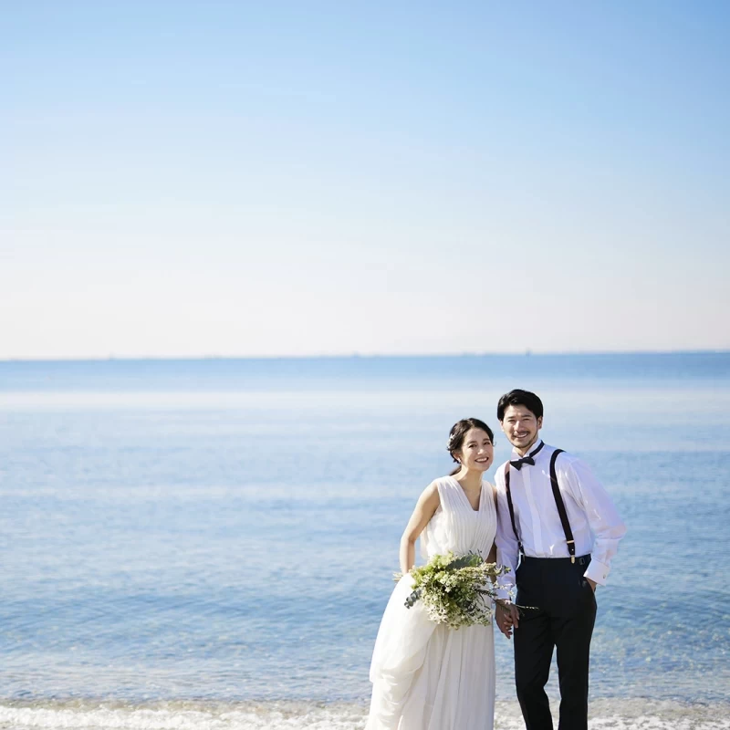 豪華客船の一角のようなフォトスポットでのお写真 披露宴後に撮る1枚だからこそ 最高な一日を思い出しながら最高の笑顔でアマンダンセイル千葉結婚式場千葉結婚式ウェディング 結婚式結婚式準備プレ花嫁結婚式場探し 結婚式アイデアアマンダン花嫁お