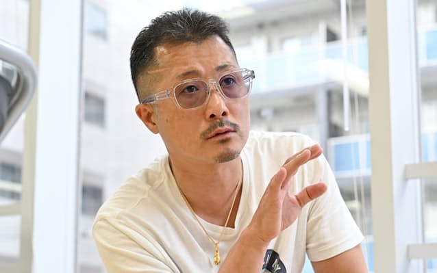 _ 二年前神奈川県のジムに井上尚弥選手を激励しに妻と会いに行った時の写真です。 井上尚弥選手はアマチュア ボクシング時代山根明の選手でした。本日WBC・WBO世界スーパーバンダム級タイトルマッチです。 対戦相手はフルトン選手です。 試合が終わるまで胸が苦しいです