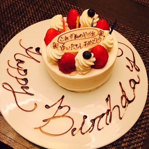 🎂 * 20歳の誕生日祝ってもらった時の☺️ 秋とかだったかな？？ 服装がそんな感じですね🥰 小学校のときからのお友達👧🏻3人中2人の分を祝ってくれました〜😆 私ももう1人の子のサプライズに参加してたのに、当日自分のバースデープレートも来てびっくりした🤭🤭 温泉卵