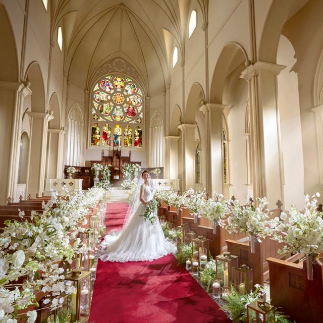 チャペル・教会ランキング上位!ステンドグラスが魅力の結婚式場 京都セントアンドリュース教会 とは?京都の結婚式場 - 京都セントアンドリュース教会