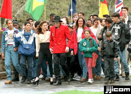 速報 エルヴィス・プレスリーの娘リサ・マリー・プレスリーが54歳で急死・心肺停止の２日前には「第80回ゴールデングローブ賞」に出席、過去にはマイケル・ジャクソンと結婚 - tvgroove