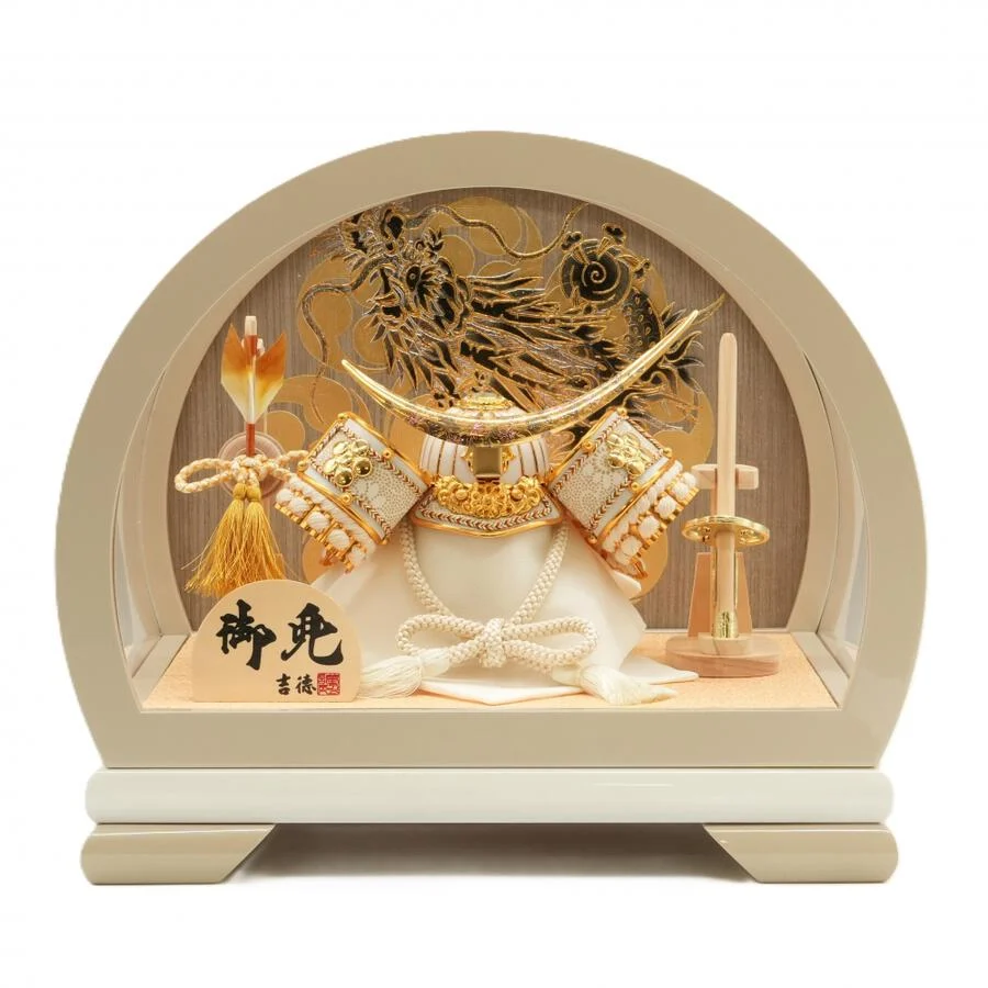 男の子の初節句 兜や鯉のぼりは誰が買う? 関東と関西の違いも解説イエコレクション iecolleインテリア、雑貨情報が満載のWEBメディア