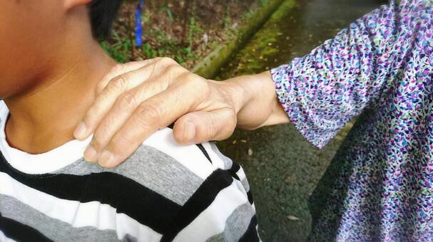 なで肩を治したい！ 本気でなで肩を治したい人のための３つの方法ぷらす鍼灸整骨院 大阪・兵庫・東京・横浜・広島で展開中