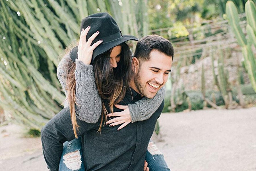 2人 ハグする 友達TikTok