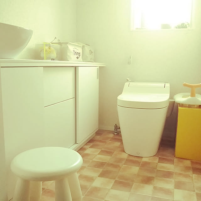 トイレ踏み台はセリアやダイソーで代用できる？100均やスリーコインズのコスパ抜群のトイレ踏み台をご紹介enjoy!ままメソッド