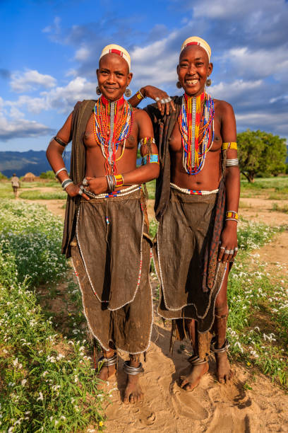 アフリカの部族の女性 — ストック編集用写真©ajlber 24321501