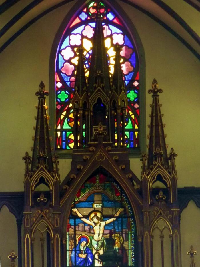 Photo Wedding . 白ドレスが映える大聖堂♡ 色とりどりのステンドグラスが 花嫁の美しさをより引き立てる✨ マリエール太田群馬太田市結婚式場群馬花嫁花嫁プレ花嫁卒花嫁日本中のプレ花嫁さんと繋がりたい結婚式前撮りロケーション