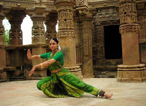 おもしろ動画紹介 2014年のインドのぽっちゃり少年が踊るキレッキレのダンス動画が再注目