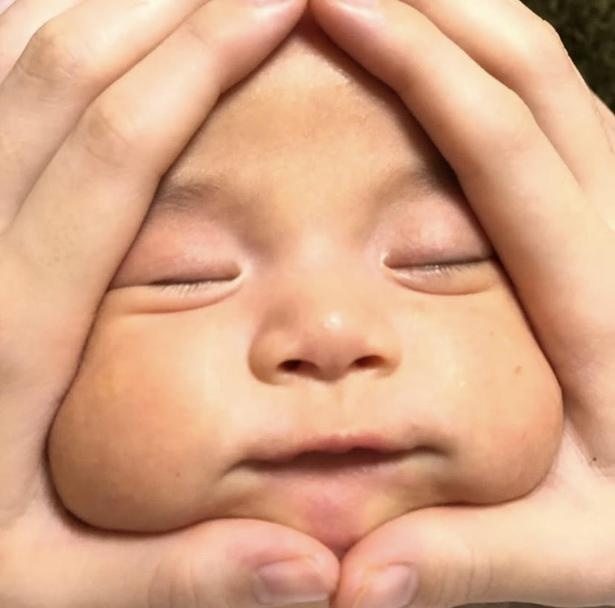 誕生して7日間、新生児の顔の変化にびっくり！ ふにゃふにゃ、しわしわ、ドヤ顔、パッチリお目目 七変化？！まいどなニュース