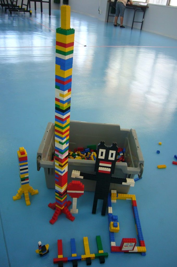 レゴブロックの作品置き場を増やしてよ -_-メ 児童クラブ「えれきっず」富士宮市