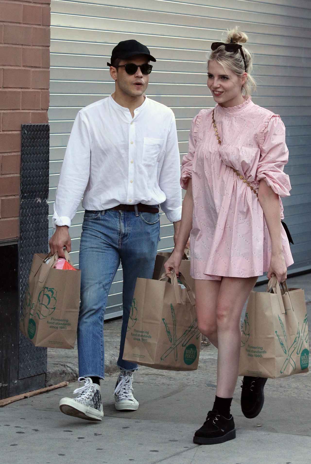 ボヘミアン・ラプソディ』のルーシー・ボイントン、ラミ・マレックとのレッドカーペットファッションは「カップルコーデじゃない」