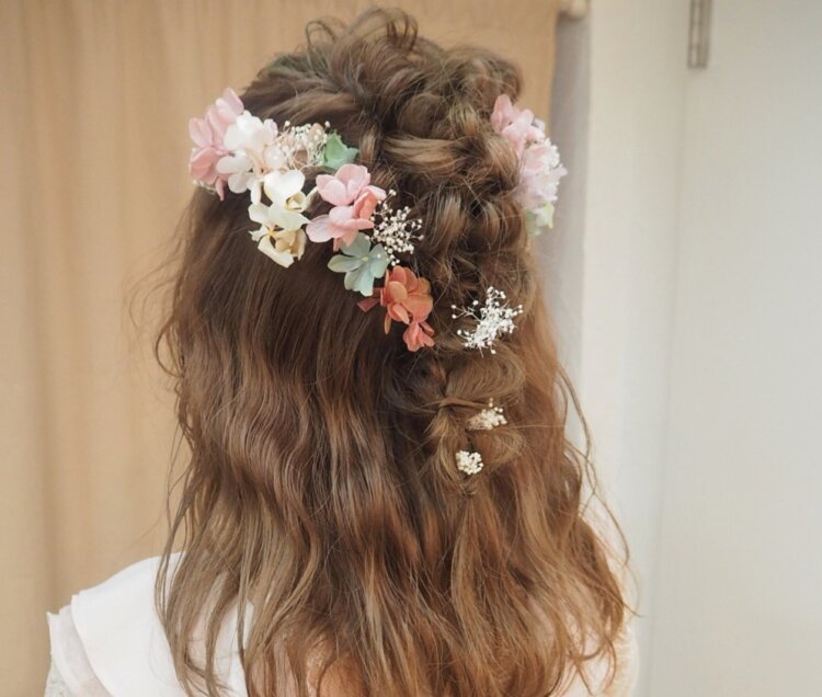 花嫁の髪型 ハーフアップ 編み込み・花冠・生花などアレンジ画像12選