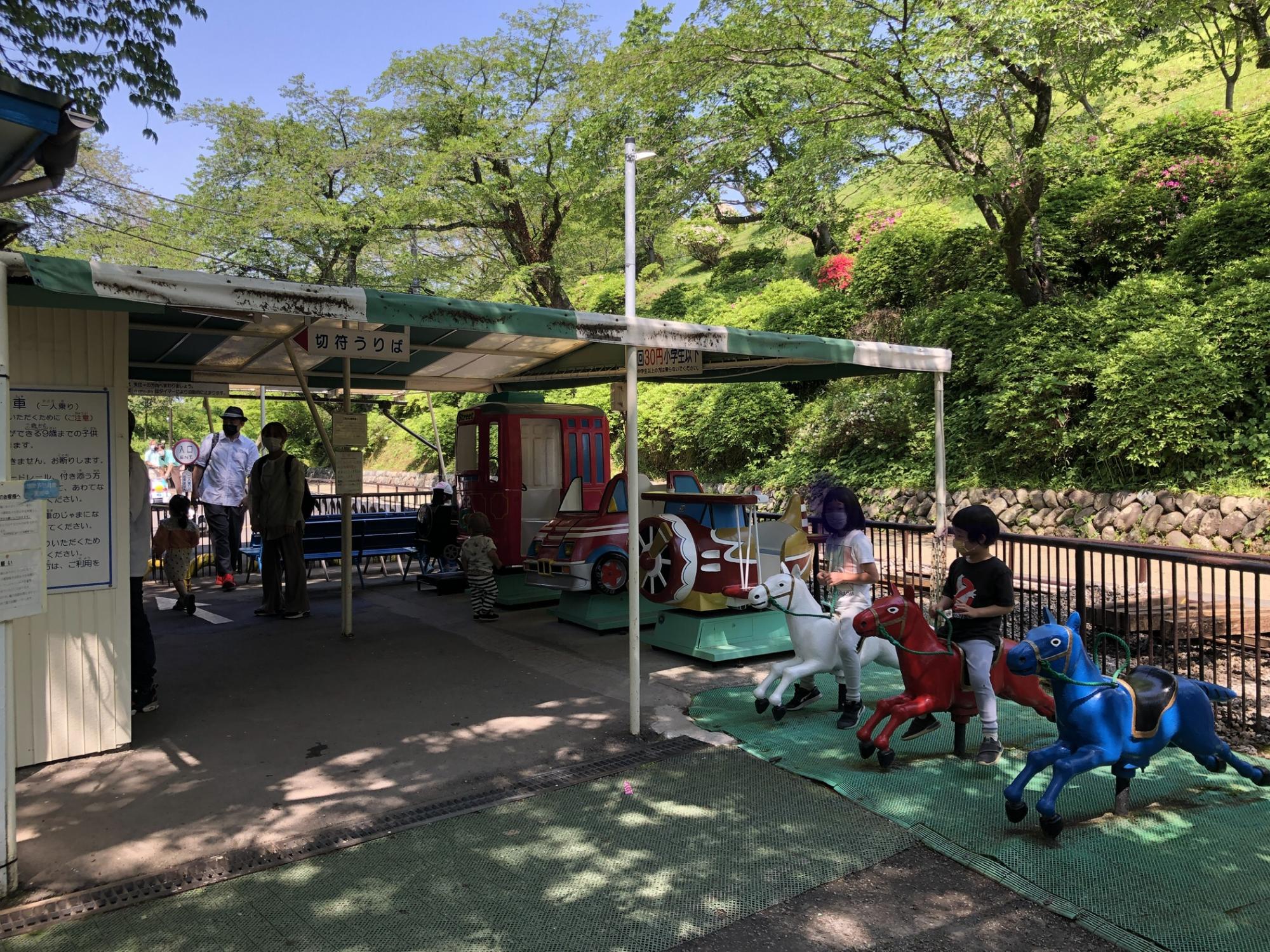 豆汽車と桜 小田原城址公園 こども遊園地Free Will - 楽天ブログ