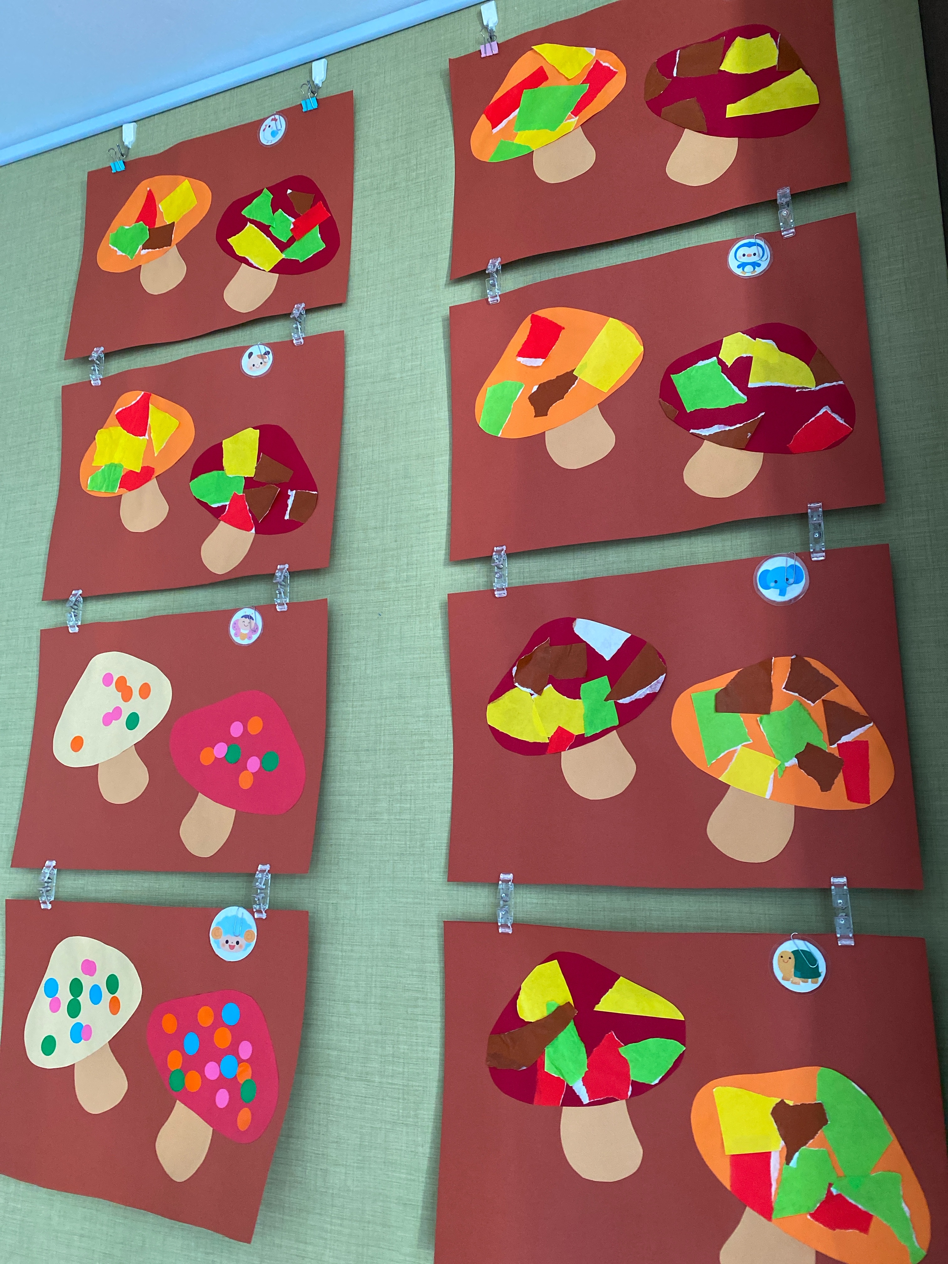 千葉白菊幼稚園続キノコ制作🍄葉っぱをペタペタ🍁 ばなな組20180919 : 千葉白菊幼稚園未就園児ブログ