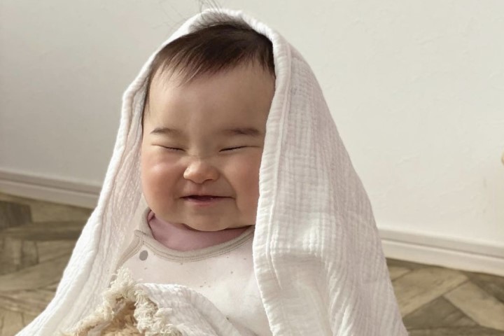 誕生して7日間、新生児の顔の変化にびっくり！ ふにゃふにゃ、しわしわ、ドヤ顔、パッチリお目目 七変化？！まいどなニュース