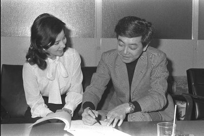 田中美奈子：夫・岡田太郎とテレビ出演 自前のキャンピングカーで登場 井上咲楽とグルメ対決 - 毎日キレイ