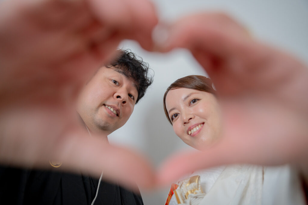 結婚式の前撮りだからこそできる！面白いポーズアイデア30選