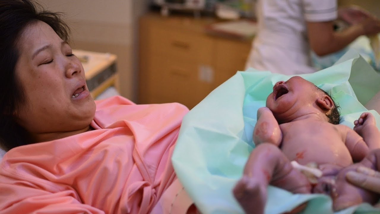 こんにちは、大宮林医院です。, 本日の動画は、赤ちゃんがうまれる瞬間を撮影させていただいたものです。, ご出産、おめでとうございます。,赤ちゃんのこれからの成長が、とても楽しみですね。, 健やかな成長をおいのりします。,おなかの中よりあたたかい場所大宮林医院 さいたま市大宮区 さいたま市大宮区の産院 妊娠 出産 分娩 赤ちゃん お産 ソフロロジー ソフロロジー式分娩
