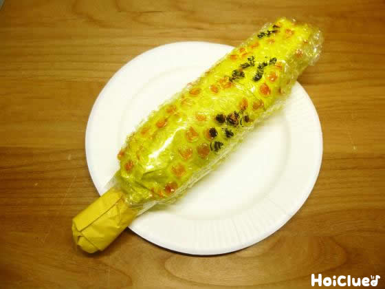 ☺︎ 昨日完成したりんご飴 ツヤツヤ！ ピカピカ！ 早速 お店屋さんごっこ でもこれだけじゃなんだか物足りないね。 少しずつ増やしていきたいなぁー 🍎 🍎 🍎工作 保育の引き出し子どもと一緒に大阪市 福島区 異年齢保育子ども達 保育ランドおあふ