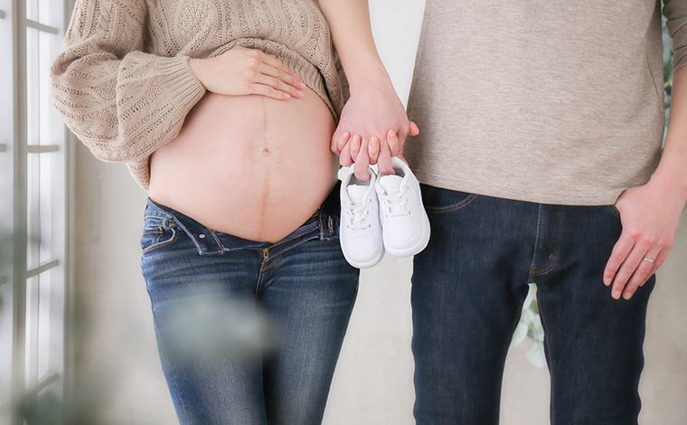 マタニティフォトを撮ろう！セルフ＆スタジオで使えるおしゃれポーズママびよりウェブ