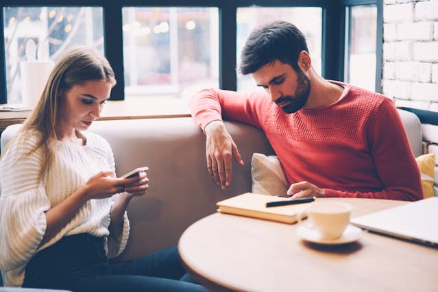 他の女性の話をする男性心理とは？言動の裏にある本音と対処法を徹底解説