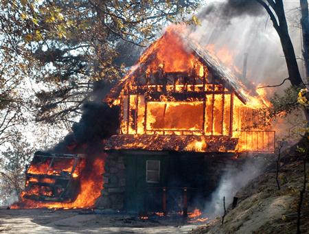 写真 ロス山火事で周囲が焦土化する中、１軒だけ焼け落ちなかった建物Joongang Ilbo中央日報