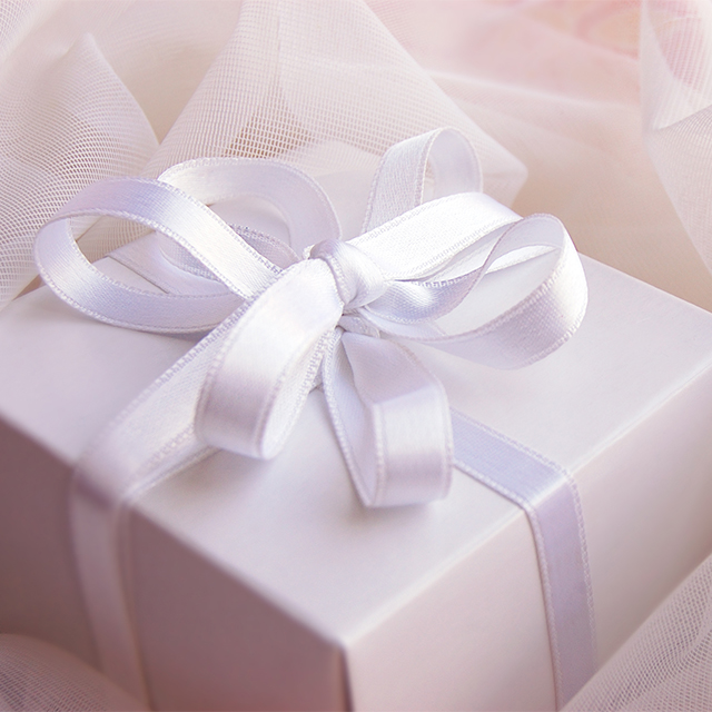 結婚式 両親贈呈品の相場は？予算内で実際に贈られたお品もご紹介プレゼントコンシェルジュ