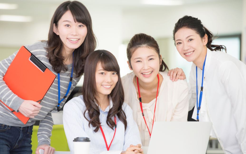 職場の雰囲気を良くする女性の特徴とは？意識すべきポイント - 転職エージェント株式会社クラス