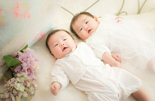 双子が違う年に誕生。15分違いで生まれ、年も月も日にちも別々にハフポスト WORLD