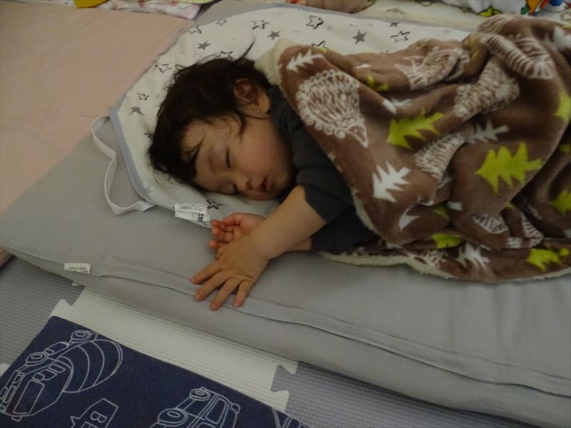お昼寝の時間 – あかり保育園
