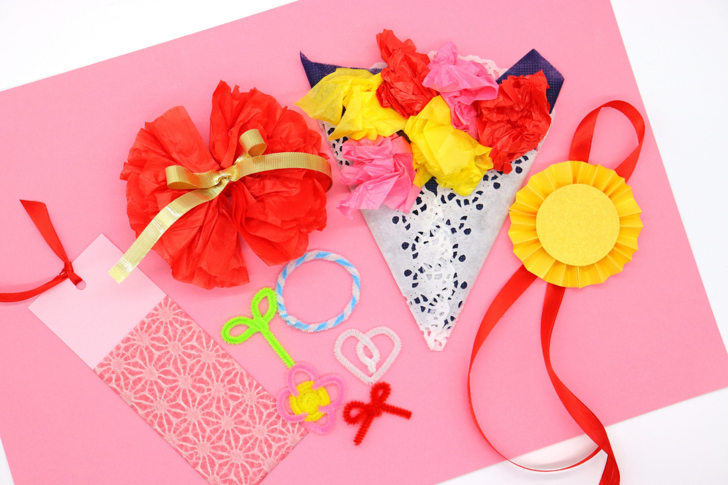 プレゼントと保育実習での手作り製作とメダルなどのプレゼント交換