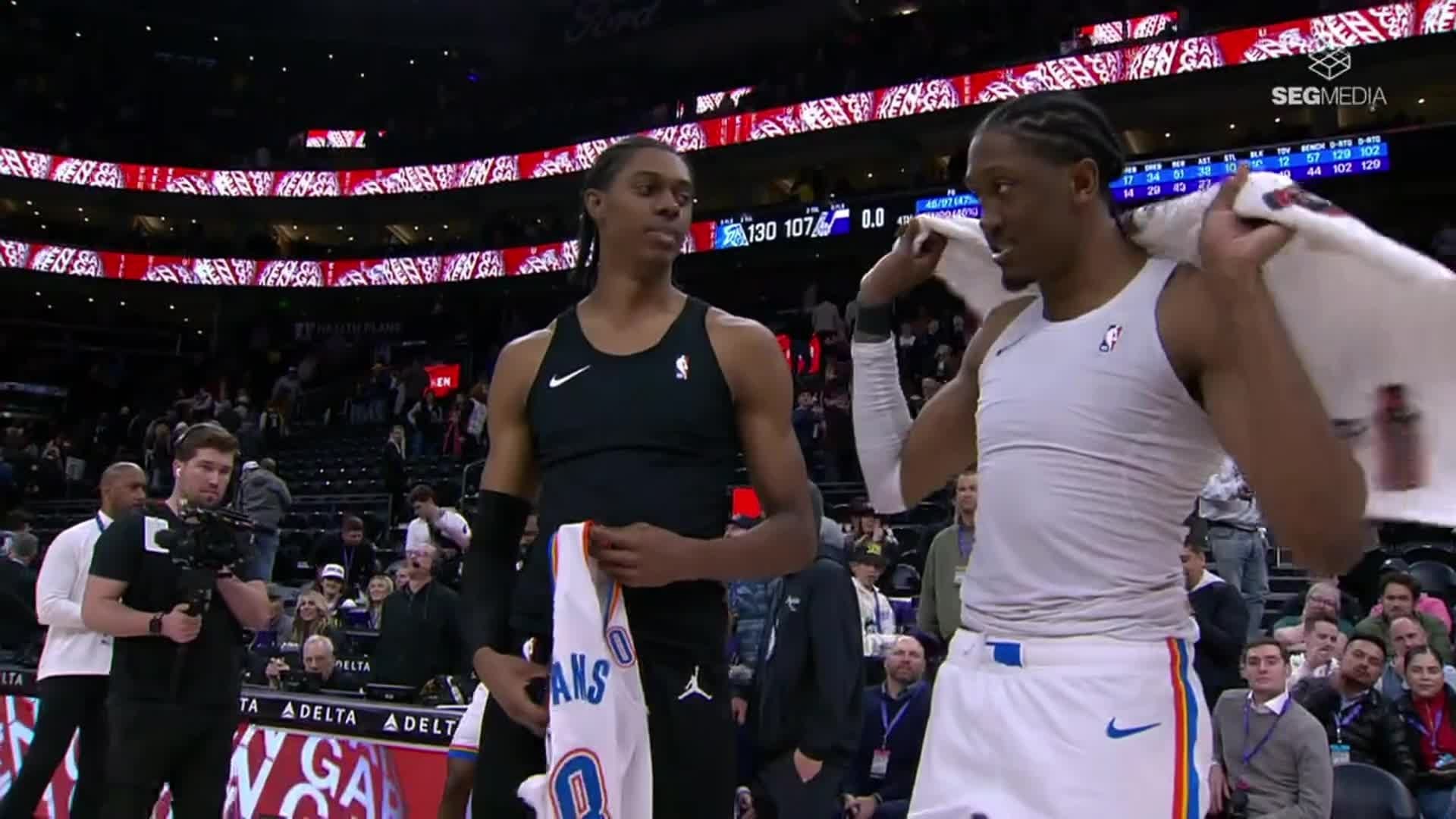 ⚡Jalen & Cody Williams兄弟終於同場出賽啦－ 在爸媽現場見證下，兄弟倆都穿球衣在NBA球賽過招的場面終於出現，但雷霆與爵士雙方實力差距讓這場比賽的勝負沒有什麼懸念。終場Jalen 18分，Cody 3分，雷霆全隊均衡發揮、6人得分10+，贏得全明星周後首場出賽的勝利。 *J