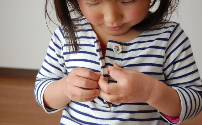 着替えに悩む保育士必見！ 子どもの着替えが上手になるコツや教え方を解説 » ふわとぽん