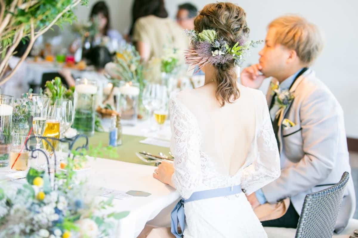 披露宴入場はハーフアップに✨ パールをちりばめて😍ハーフアップ パール 披露宴入場挙式ヘア花嫁ヘア 花嫁ヘアメイクブライダル ブライダルヘア ブライダルヘアメイクウェディング ウェディングヘアひらまつ ひらまつウェデイング レストランウェディング