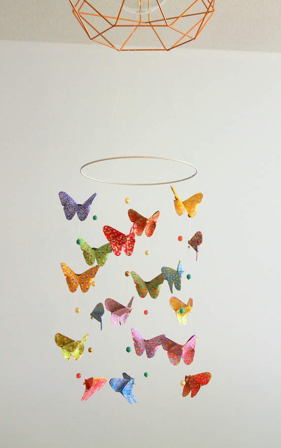 折り紙のベビーモビール。ゾウ、鶴、星、カラフルなポップなアシッドカラーやパステルカラー、男女兼用、子供部屋の装飾 - Etsy 日本