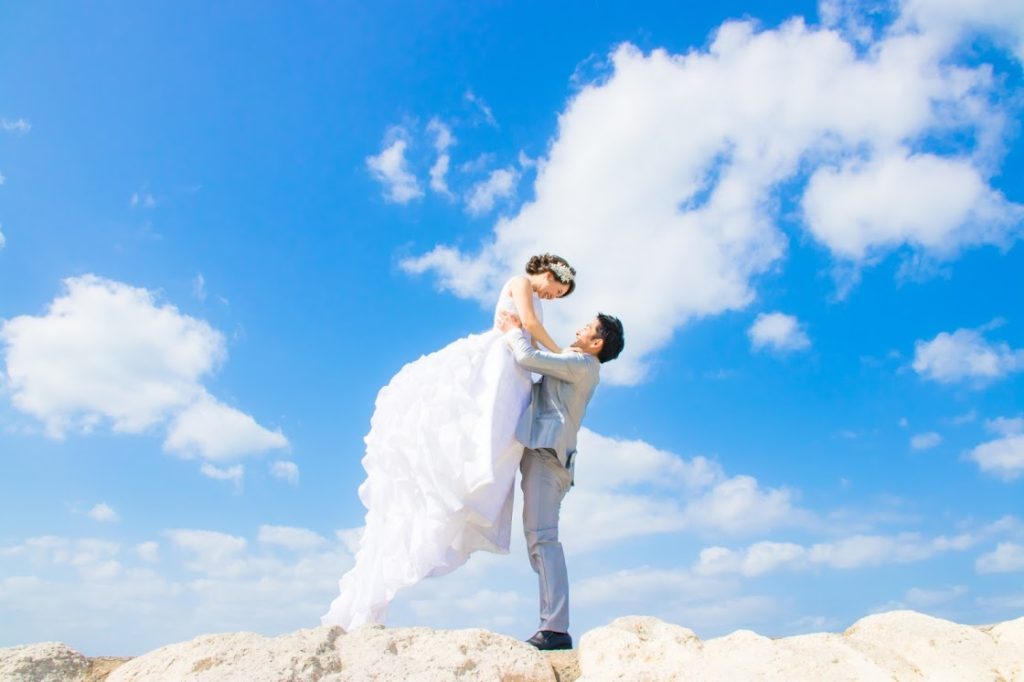 フォトウェディング カップル憧れの抱っこポーズ20ショットを紹介！ - 結婚写真・フォトウェディングのお役立ち情報阿部写真館-大阪本町靭公園店