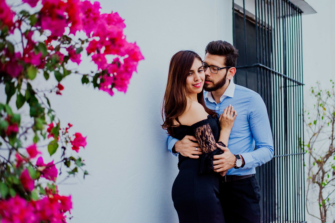 80%以上の人が「ハグ」が好き！男女の心理や相手の本気度をチェックする方法も紹介Oggi.jp