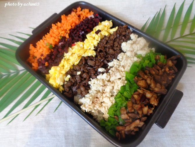 三色そぼろ弁当