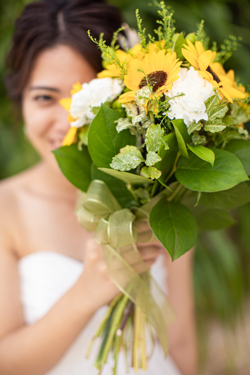 ウェディングブーケ ブーケ 造花 花束 しずく型 ひまわり ブライダルブーケ 結婚式 花嫁 手作り インテリア 二次会 前撮り ウェディング小物パーティー ひまわりを使ったパーティー装花💐結婚式ウェディングウェディングブーケウェディングフラワー