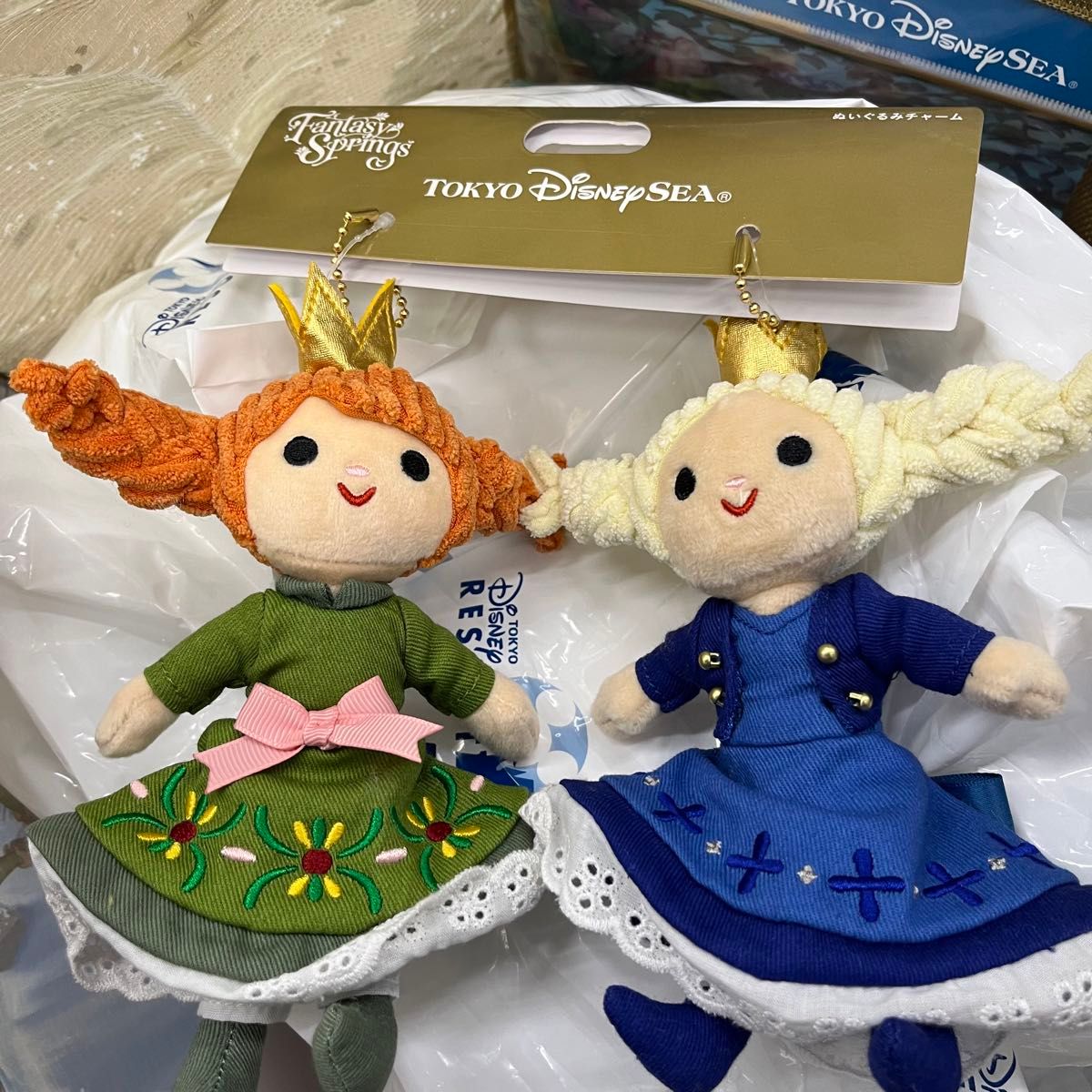 ディズニーアナ雪アナと雪の女王エルサアナ人形ぬいぐるみ幼少期