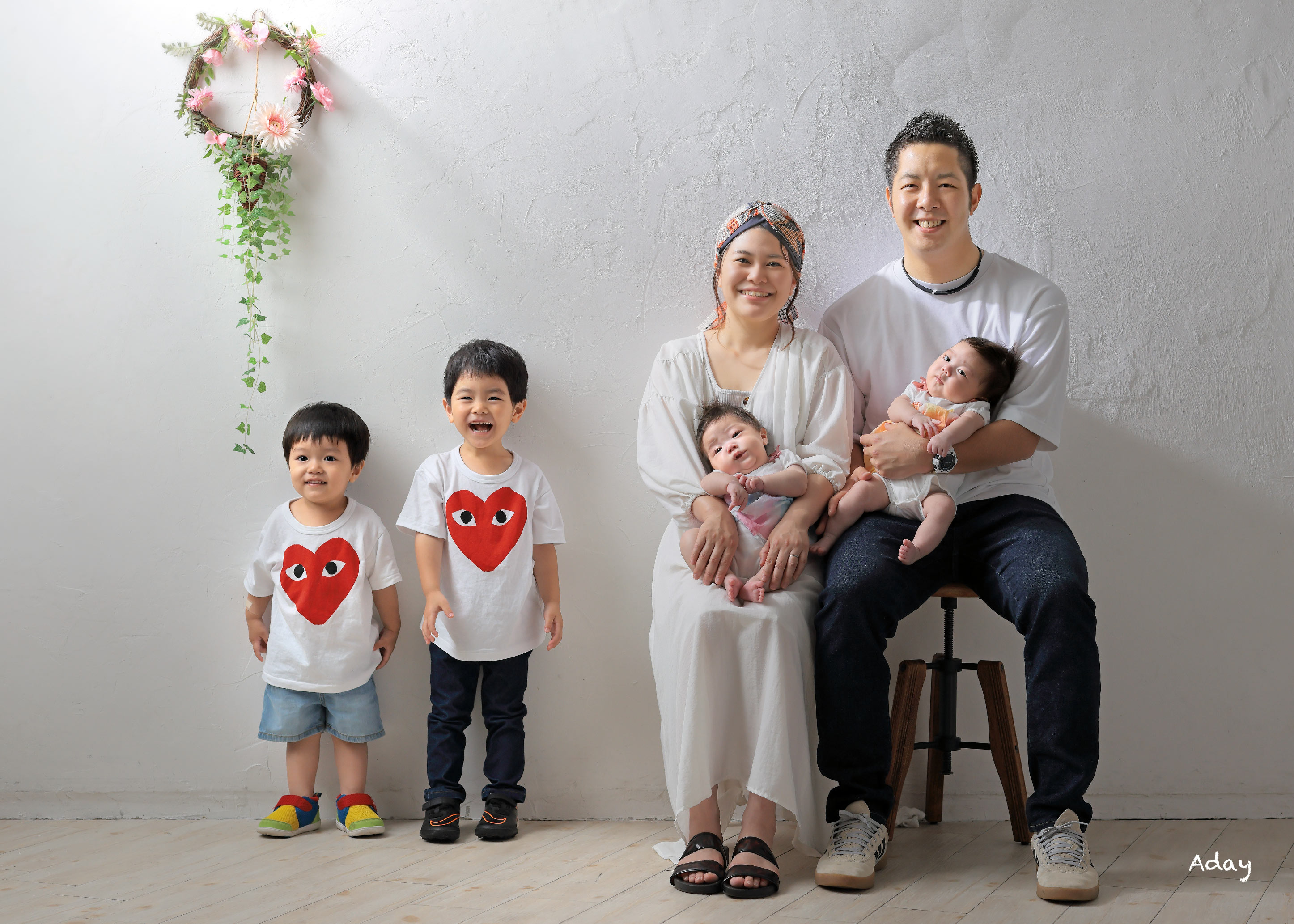 お宮参り 撮影時の兄弟の服装は何がいいの？男の子、女の子それぞれご紹介いたします。トータルフォトスタジオトマト栃木県小山市の写真館です。七五三、 お宮参り、成人式はトマトへ