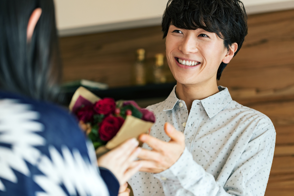 結婚の記念日.comはプレゼントやメッセージや何するかを解説