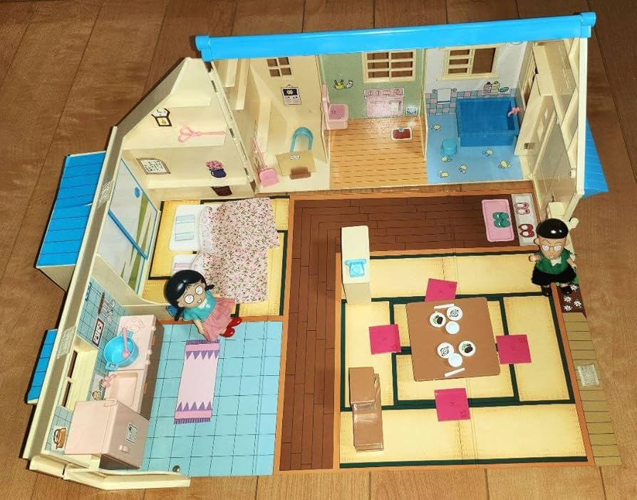 🏠あの国民的アニメ🏠, ちびまる子ちゃんの家の間取りを辛口評価！😂, 誰もが知っている、ちびまる子ちゃん🏡, 実は、間取りに問題点が ？🤔,✔️キッチンが孤立していて、リビングやダイニングとのコミュニケーションが取りづらい🗣️, ✔️トイレが家の端っこにあって、冬は寒くて危険⚠️,✔️回遊性のない間取りで、部屋の行き来がしづらい🚶‍♀️🚶‍♂️, などなど ,