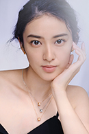 武井咲さんの両親への想い 「私のせいで人生を変えたからこそ」『小学一年生』