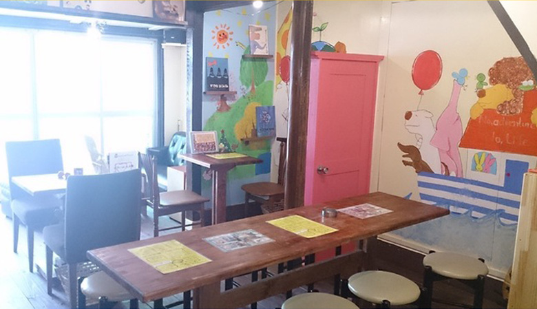 中崎町 推し活もできる！絵本が自由に読める古民家カフェ「89CAFE エイトキューカフェ 」 - ゼック梅田ノース