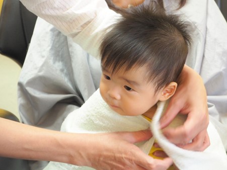 プロ直伝 おうちで簡単！ 赤ちゃんのヘアカットミキハウス 妊娠・出産・子育てマガジン