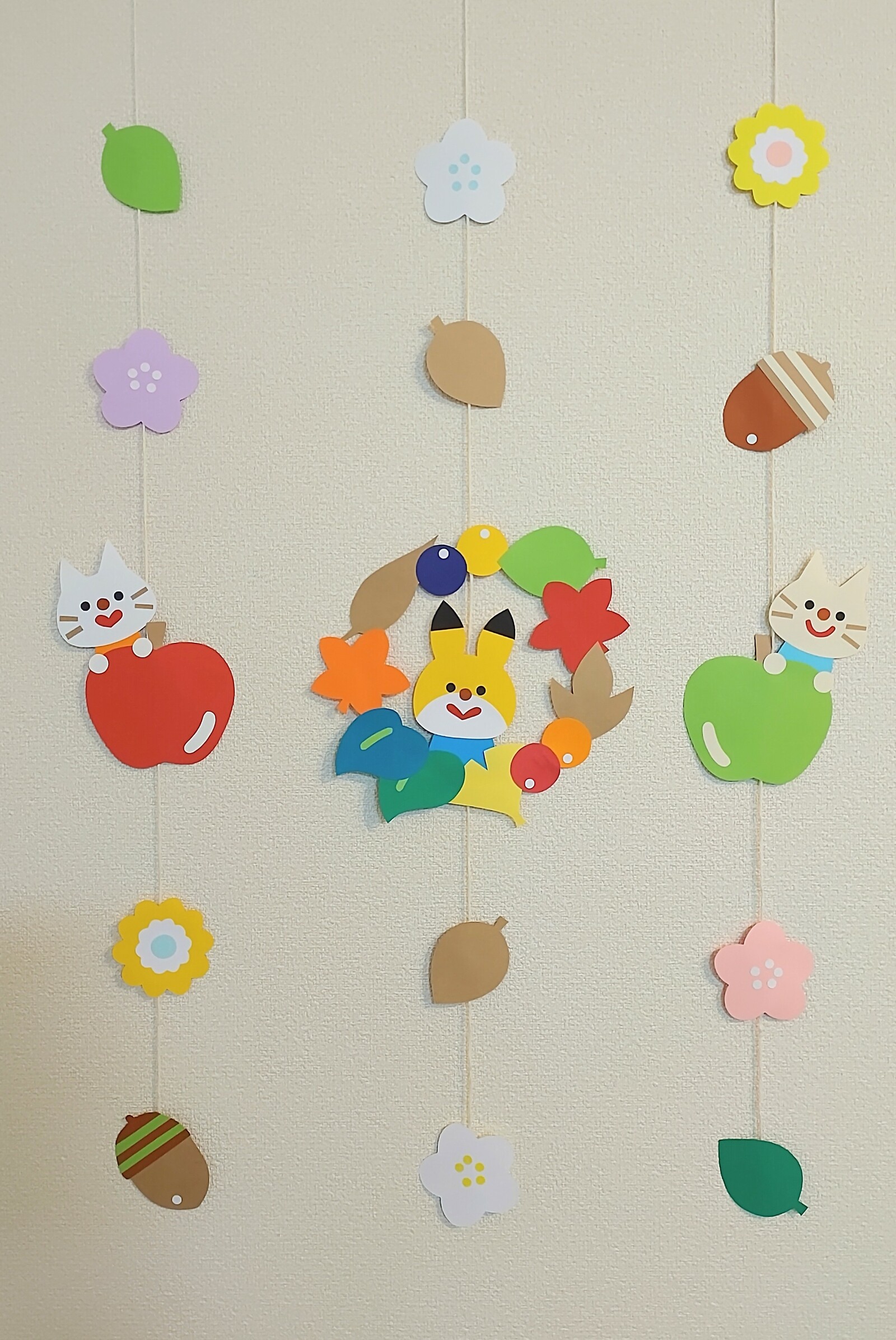 折り紙と紙皿で作る 秋の吊るし飾りの作り方！紅葉と銀杏と枯葉を使った10月11月の飾り かざりモン- YouTube